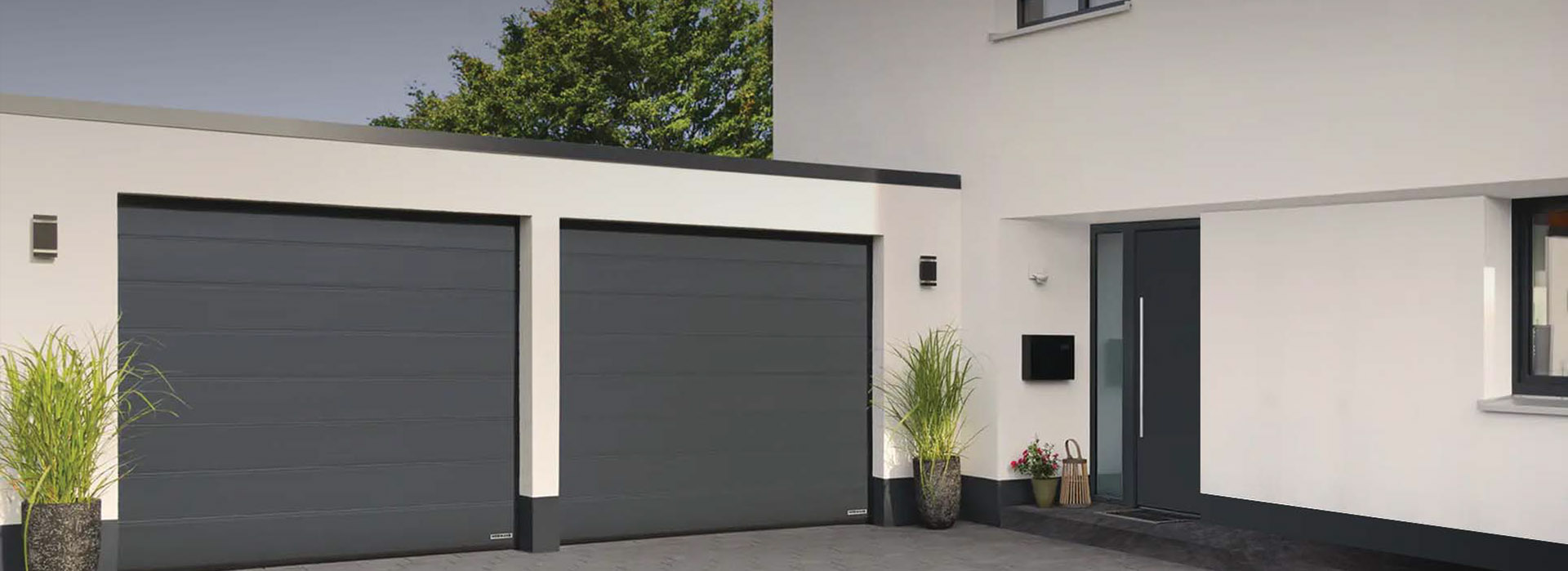 Puerta de garaje Hörmann seccional con automatismo